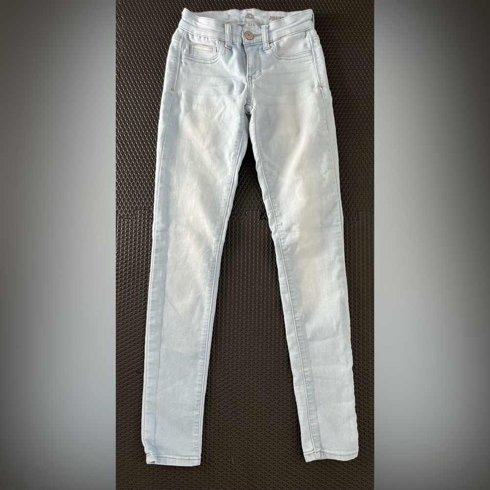 SO Light Wash Jeggings
